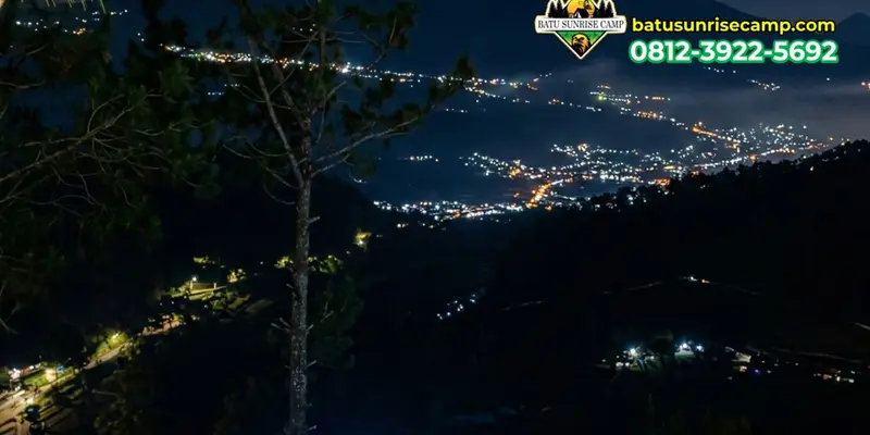 Langit malam bertabur bintang di Batu Sunrise Camp