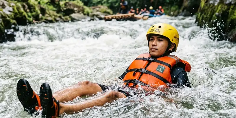 Posisi mengapung defensif saat terjatuh di sungai